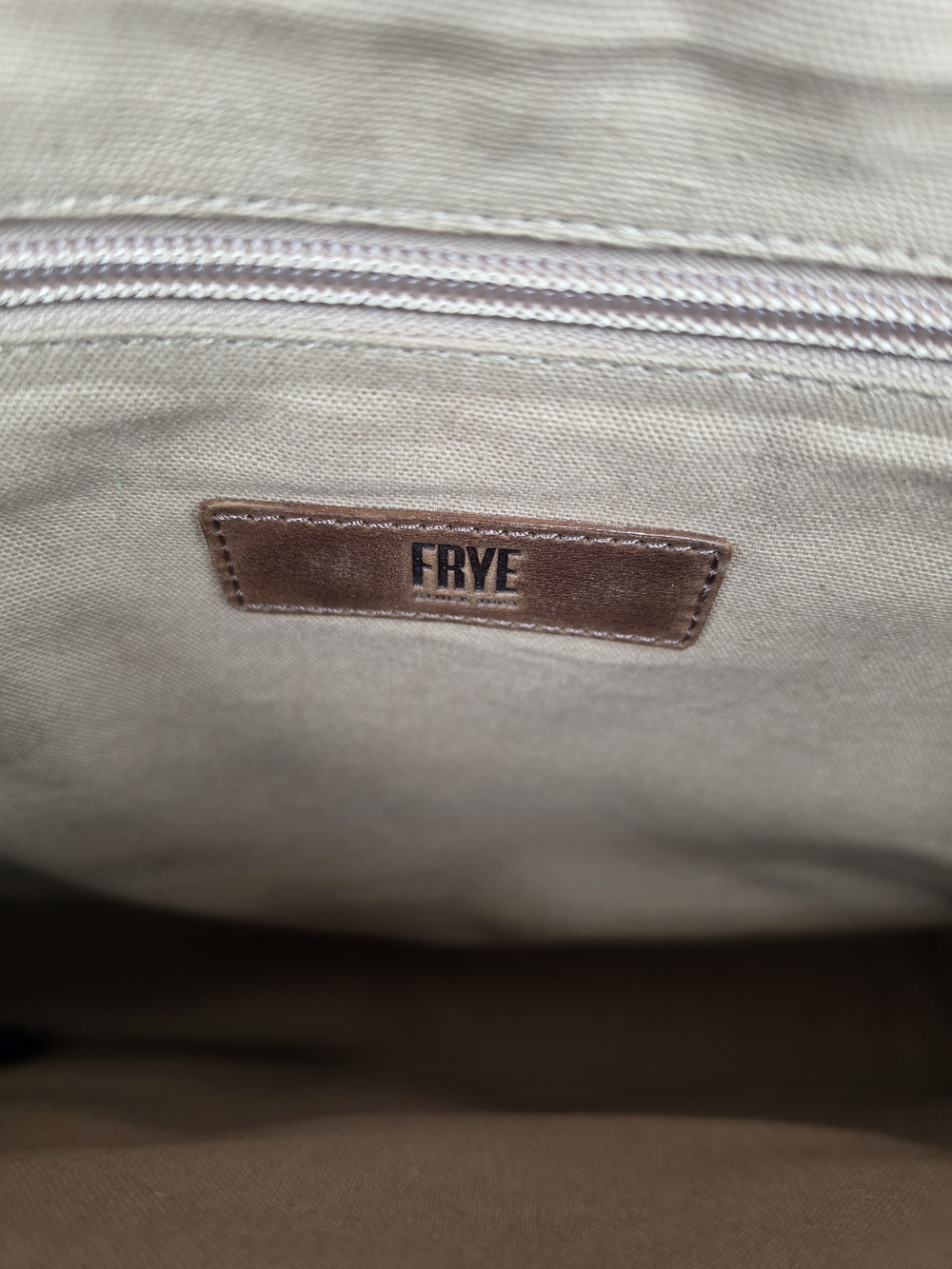 Frye Melissa Classic Brown Leather Tote Bag - Stylish Everyday Carry - Picture 5 of 6